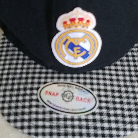 REAL MADRID'S SNAP BACK - Picture 2 of 3
